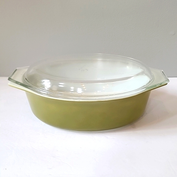 Vintage Pyrex Verde 2.5 qt casserole dish with lid - Picture 4 of 12